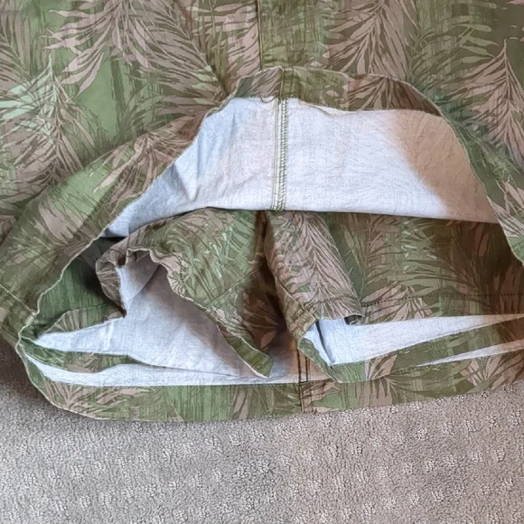 Green and Beige Leaf Print Skort - Picture 3 of 8